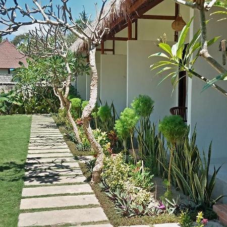 The Poetri Oka Hotel Batununggul Bagian luar foto