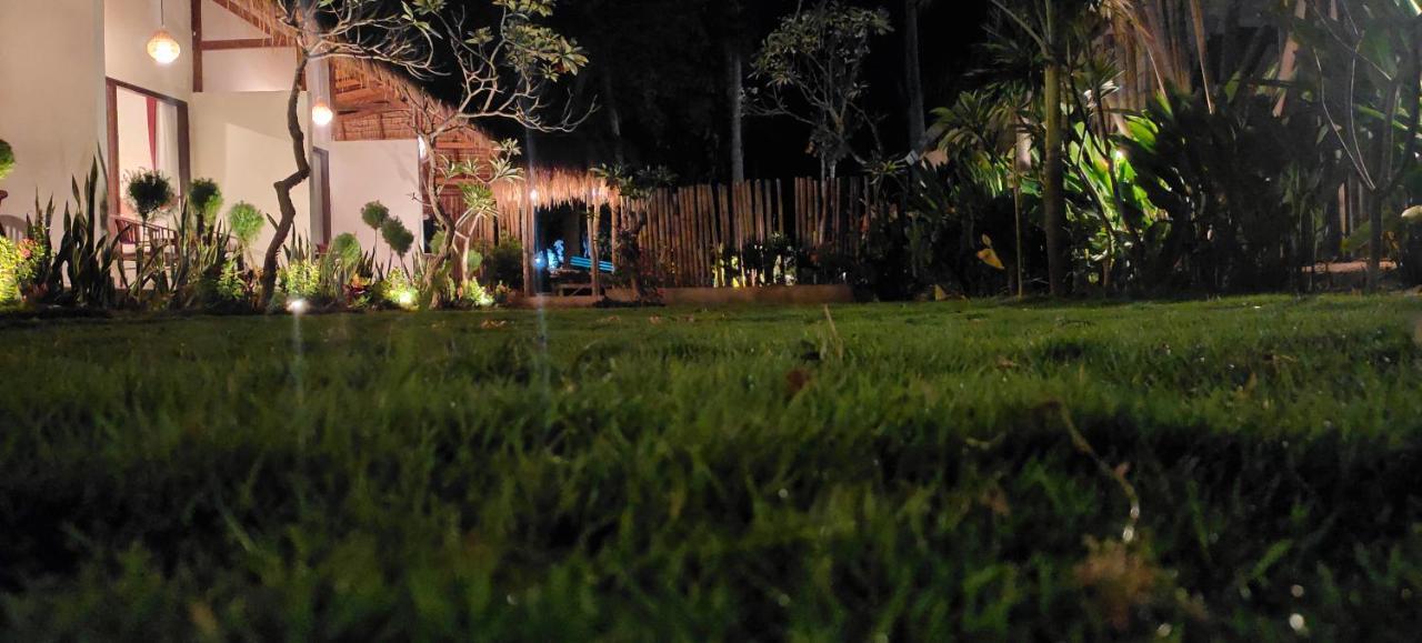 The Poetri Oka Hotel Batununggul Bagian luar foto