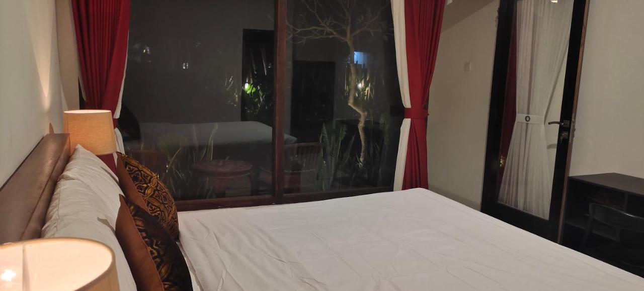 The Poetri Oka Hotel Batununggul Bagian luar foto