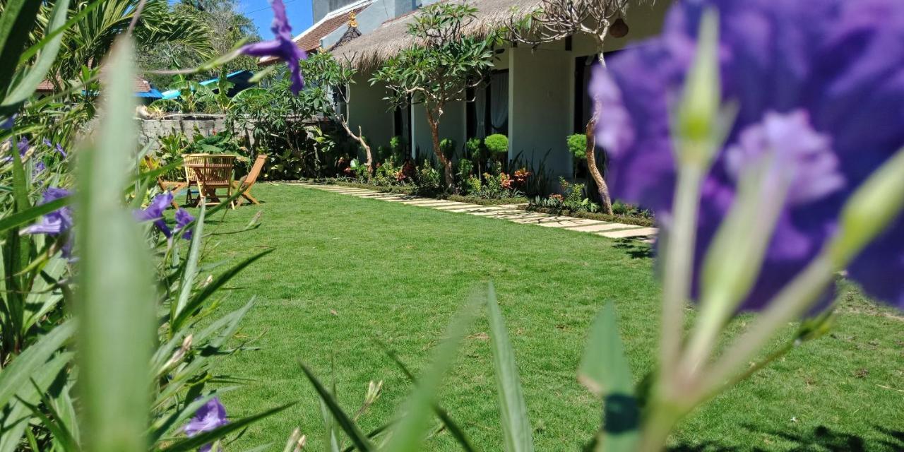 The Poetri Oka Hotel Batununggul Bagian luar foto